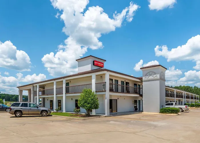 Econo Lodge Inn & Suites